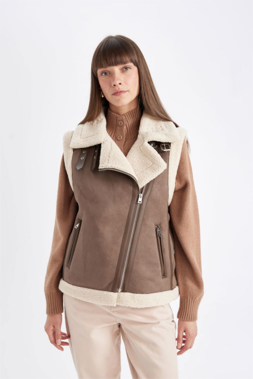 Kadın Camel Su İtici Kruvaze Yaka Fermuar Kapamalı Cepli Kolsuz Mevsimlik Suni Pelüş Astarlı Süet Yelek