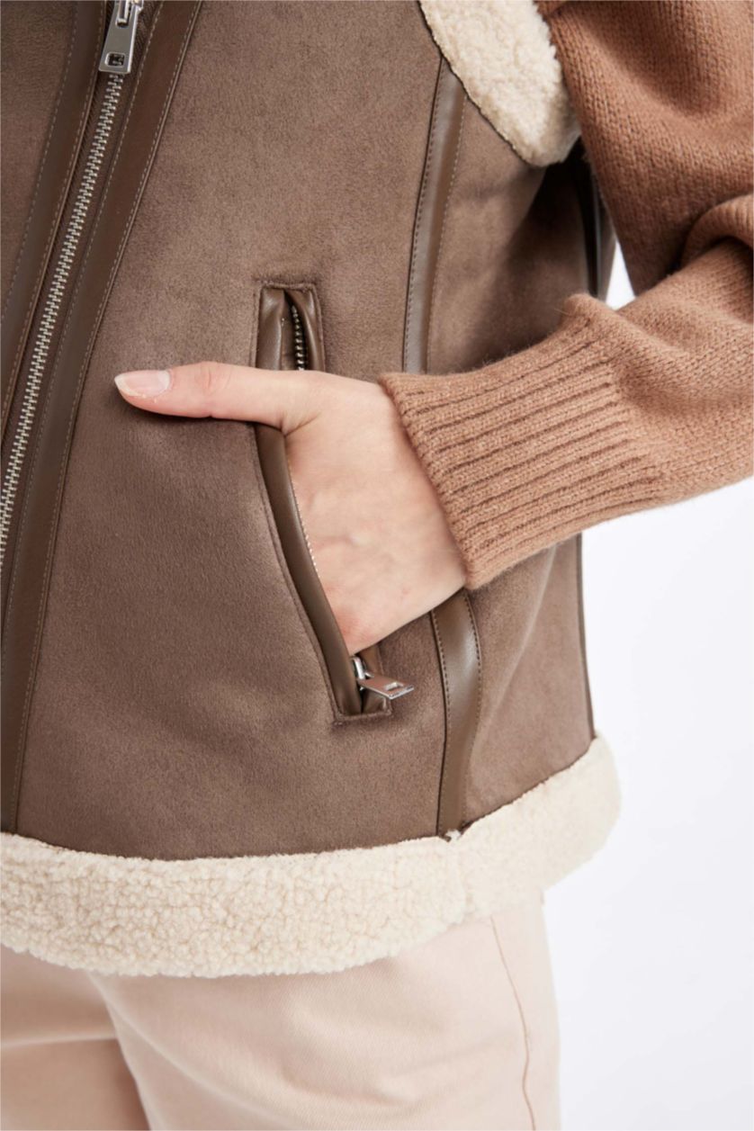 Kadın Camel Su İtici Kruvaze Yaka Fermuar Kapamalı Cepli Kolsuz Mevsimlik Suni Pelüş Astarlı Süet Yelek