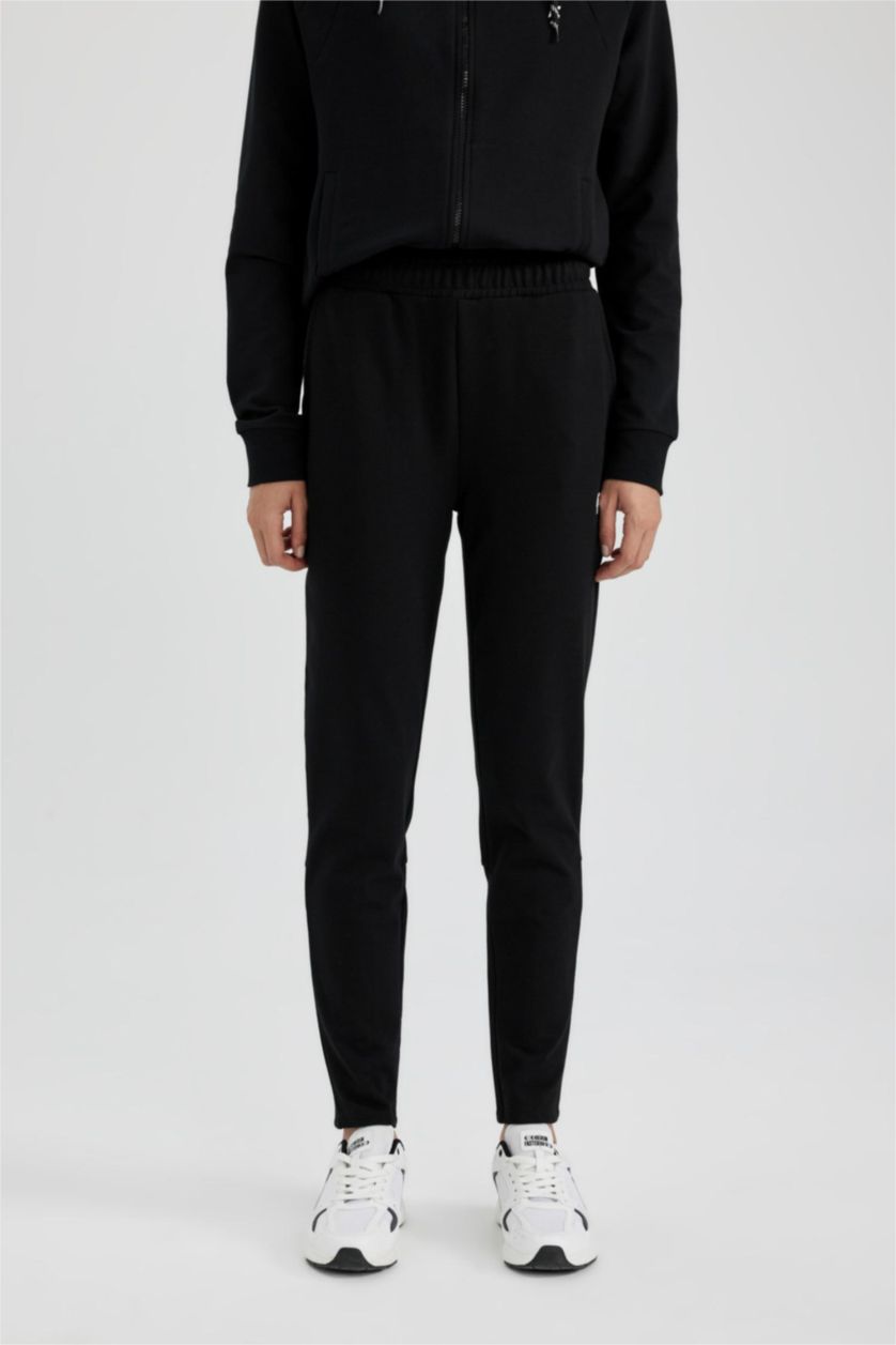Woman Black Slim Fit Trousers