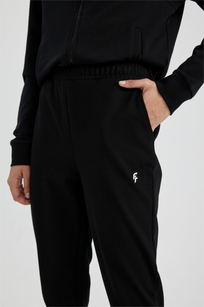 Woman Black Slim Fit Trousers