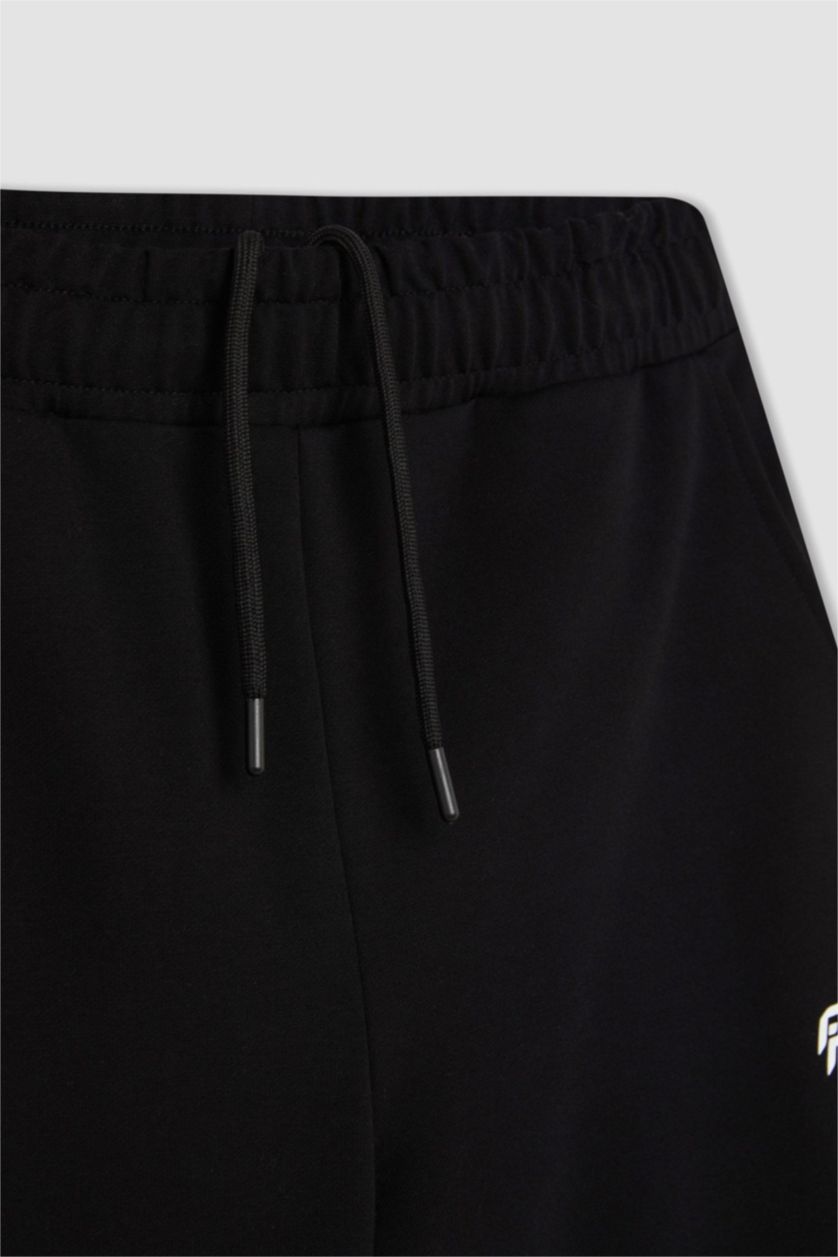 Woman Black Slim Fit Trousers