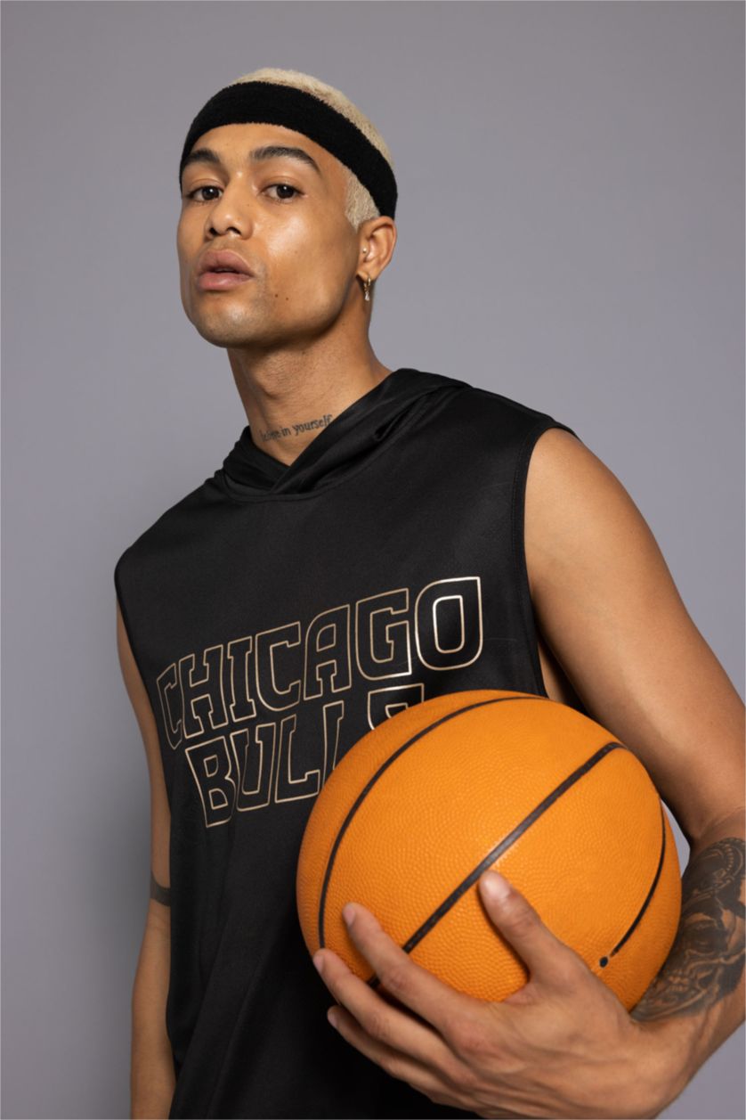 MAN Black Standard Fit Hooded Short Sleeve Chicago Bulls Licensed Tank Top