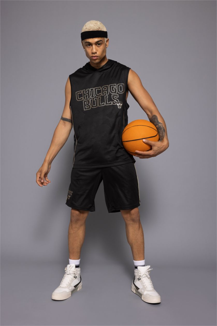 MAN Black Standard Fit Hooded Short Sleeve Chicago Bulls Licensed Tank Top