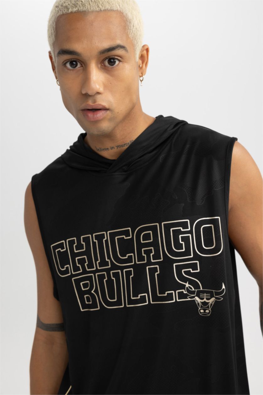 MAN Black Standard Fit Hooded Short Sleeve Chicago Bulls Licensed Tank Top