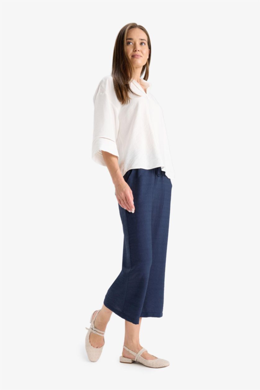WOMAN NAVY Straight Leg Capri Pants