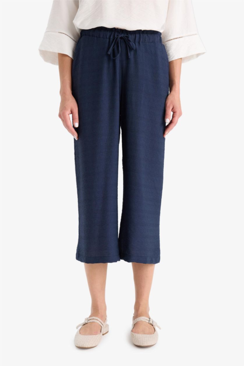WOMAN NAVY Straight Leg Capri Pants