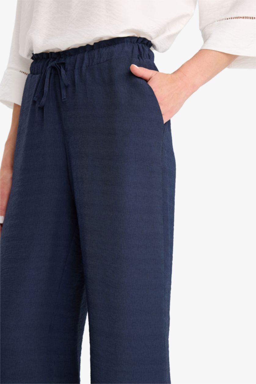 WOMAN NAVY Straight Leg Capri Pants