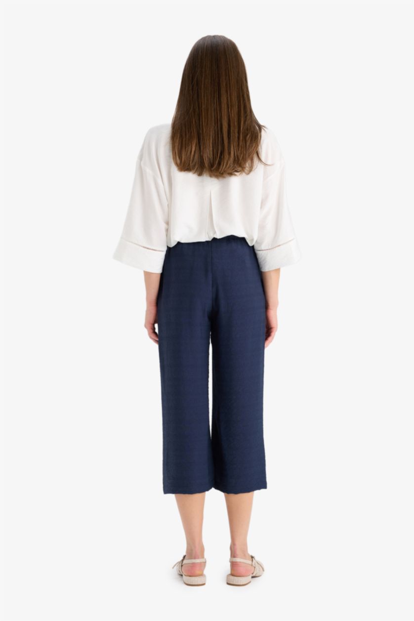WOMAN NAVY Straight Leg Capri Pants