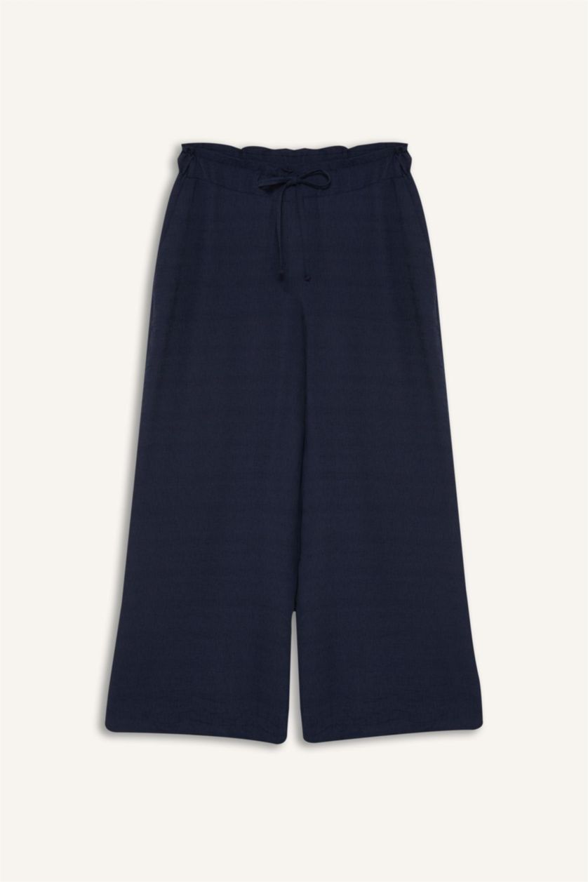 WOMAN NAVY Straight Leg Capri Pants