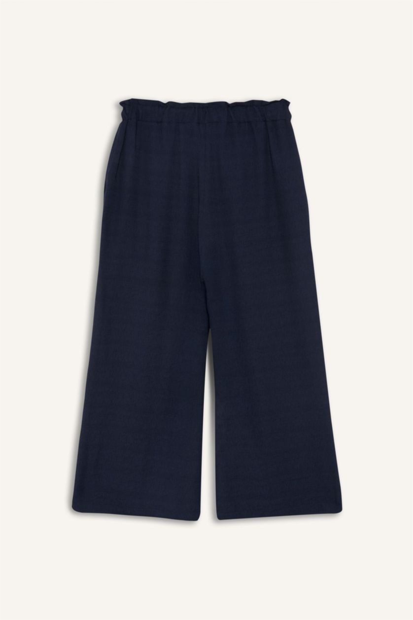 WOMAN NAVY Straight Leg Capri Pants