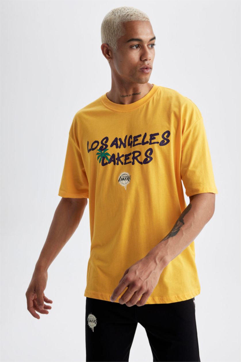 MAN Yellow NBA Los Angeles Lakers Licensed Crew Neck T-Shirt