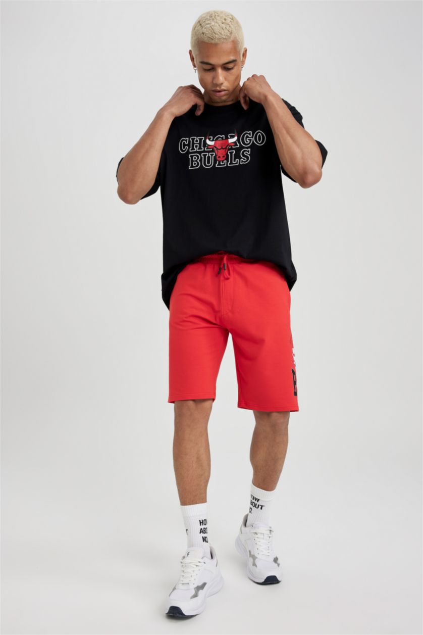MAN Red DeFactoFit NBA Chicago Bulls Standard Fit Shorts