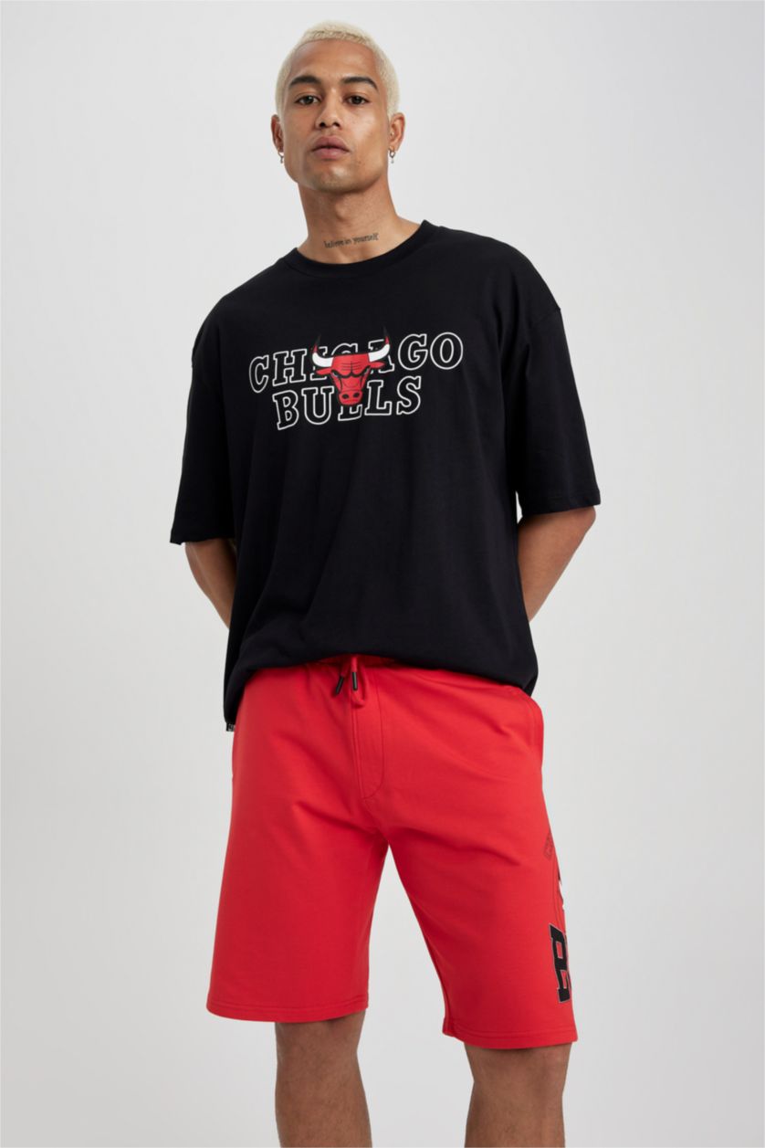 MAN Red DeFactoFit NBA Chicago Bulls Standard Fit Shorts