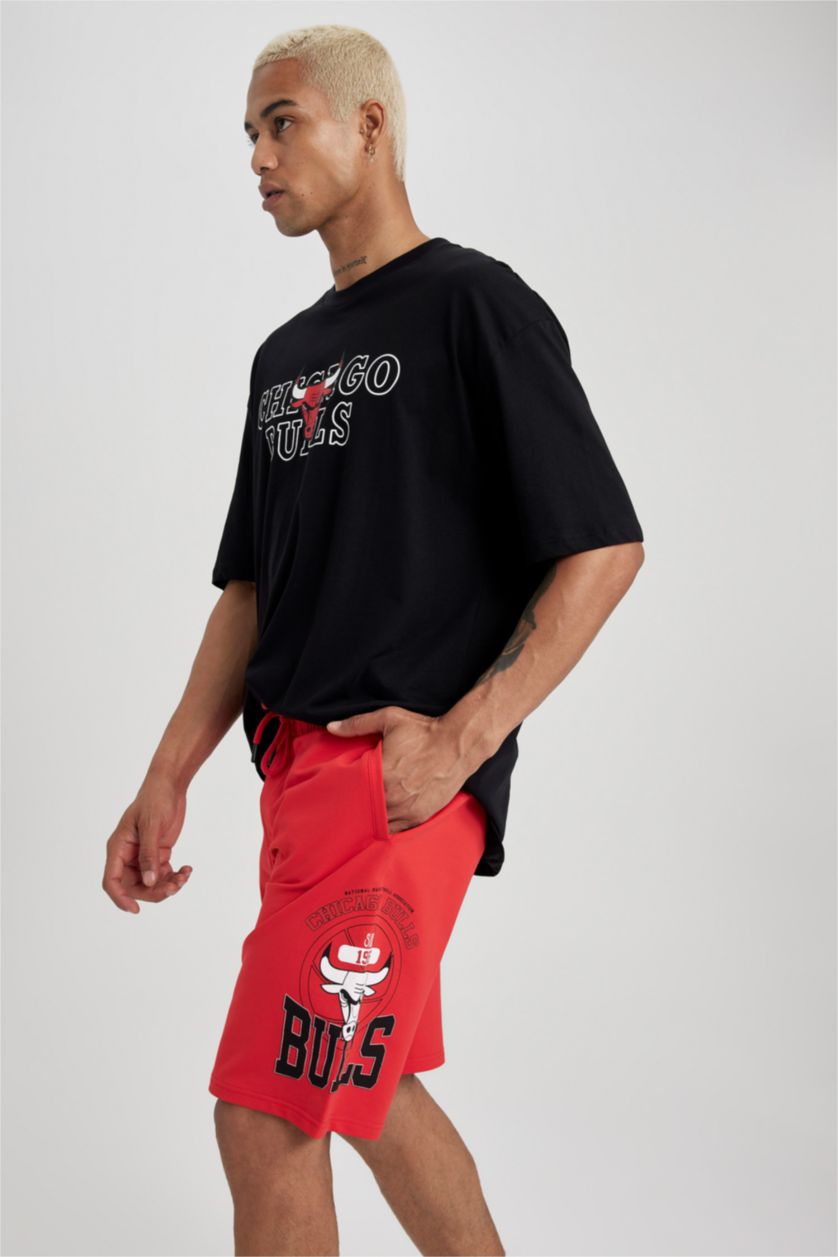 MAN Red DeFactoFit NBA Chicago Bulls Standard Fit Shorts