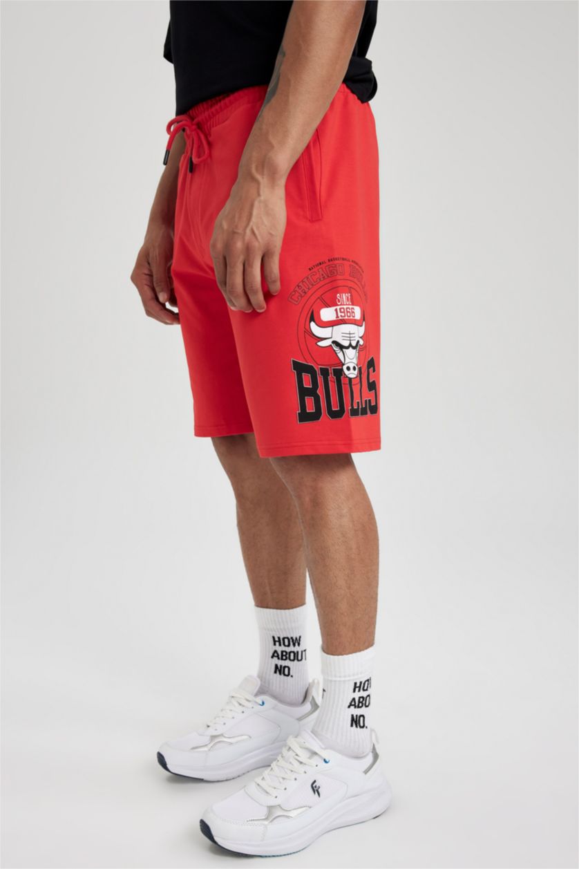 MAN Red DeFactoFit NBA Chicago Bulls Standard Fit Shorts