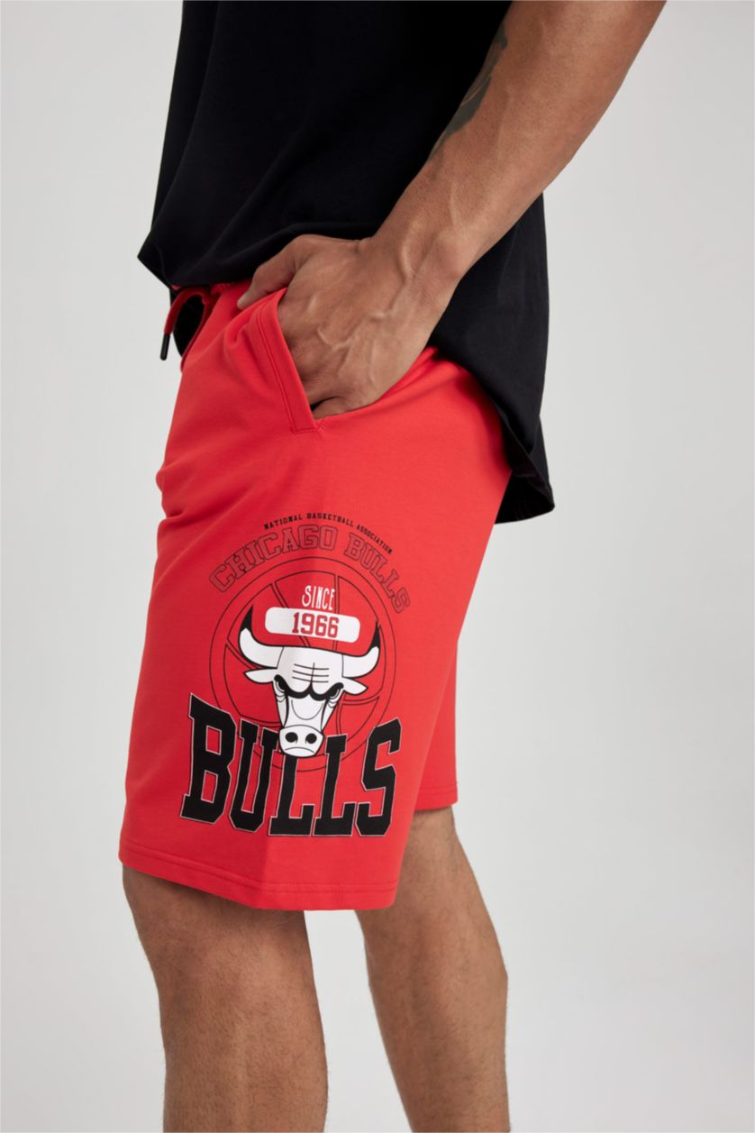 MAN Red DeFactoFit NBA Chicago Bulls Standard Fit Shorts