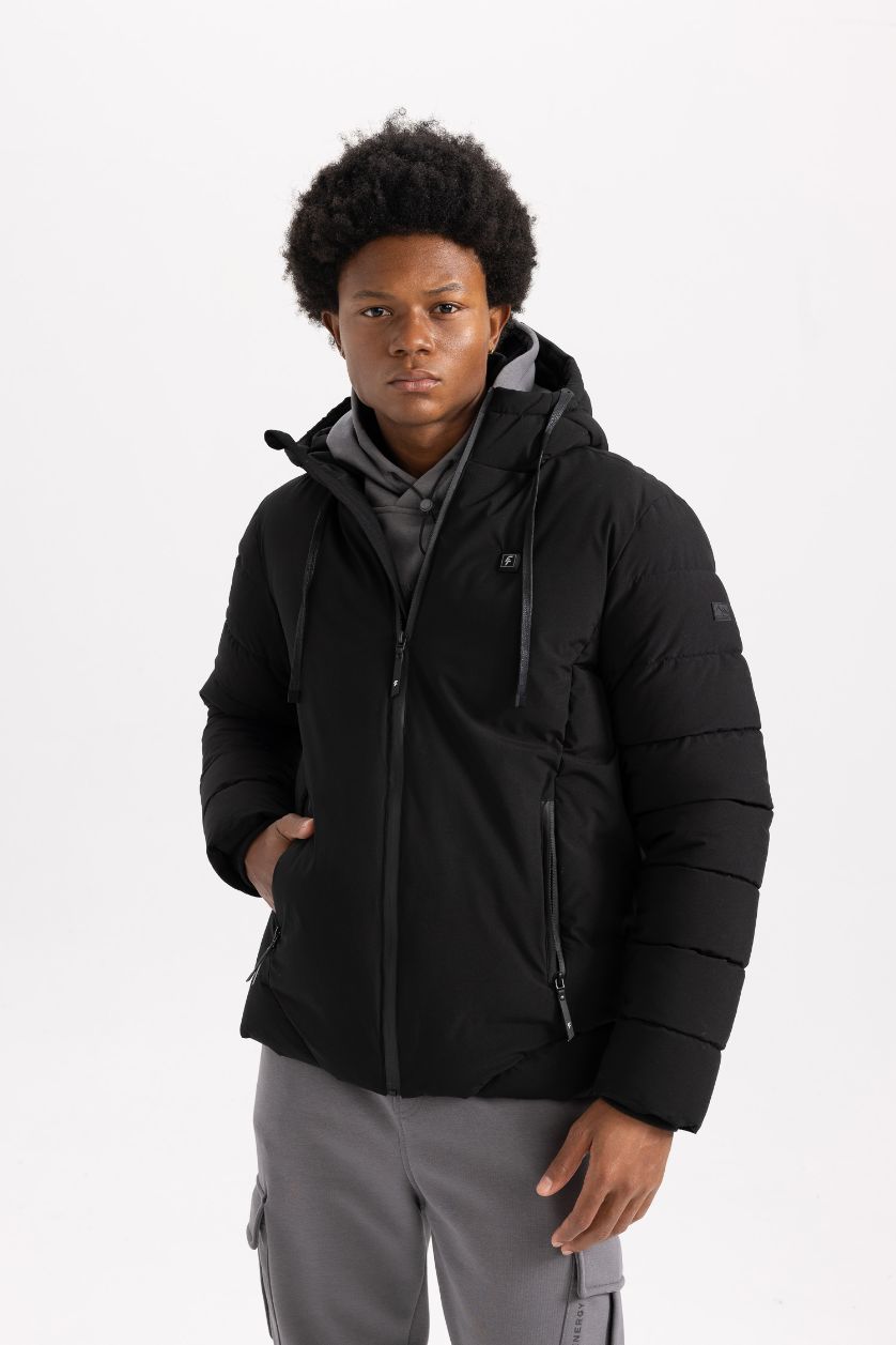 Erkek Siyah DeFactoFit Su İtici Slim Fit Kapüşonlu Isıtıcılı Mont