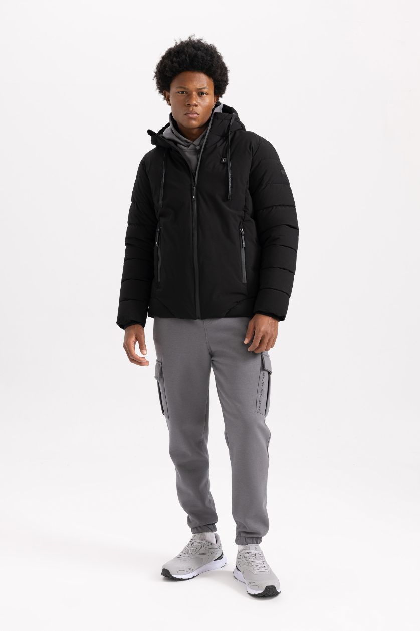 Erkek Siyah DeFactoFit Su İtici Slim Fit Kapüşonlu Isıtıcılı Mont
