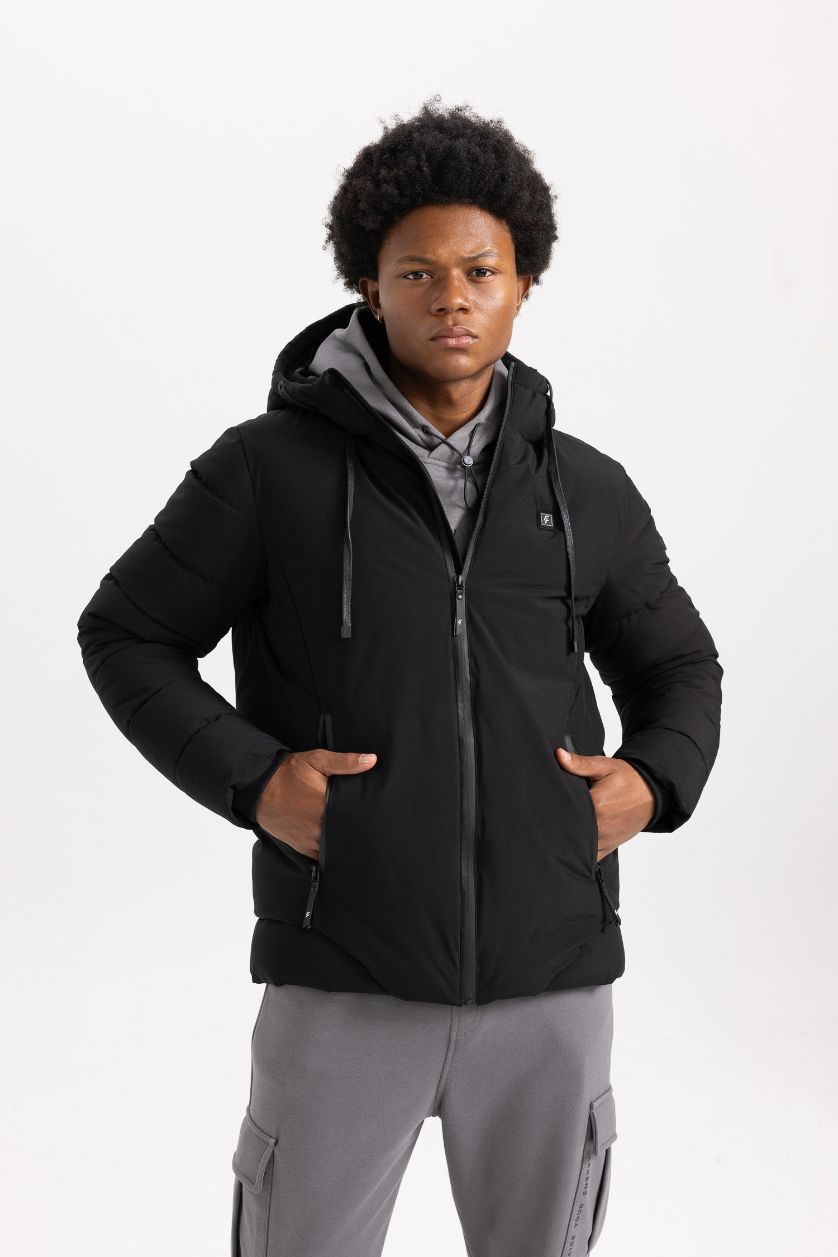Erkek Siyah DeFactoFit Su İtici Slim Fit Kapüşonlu Isıtıcılı Mont