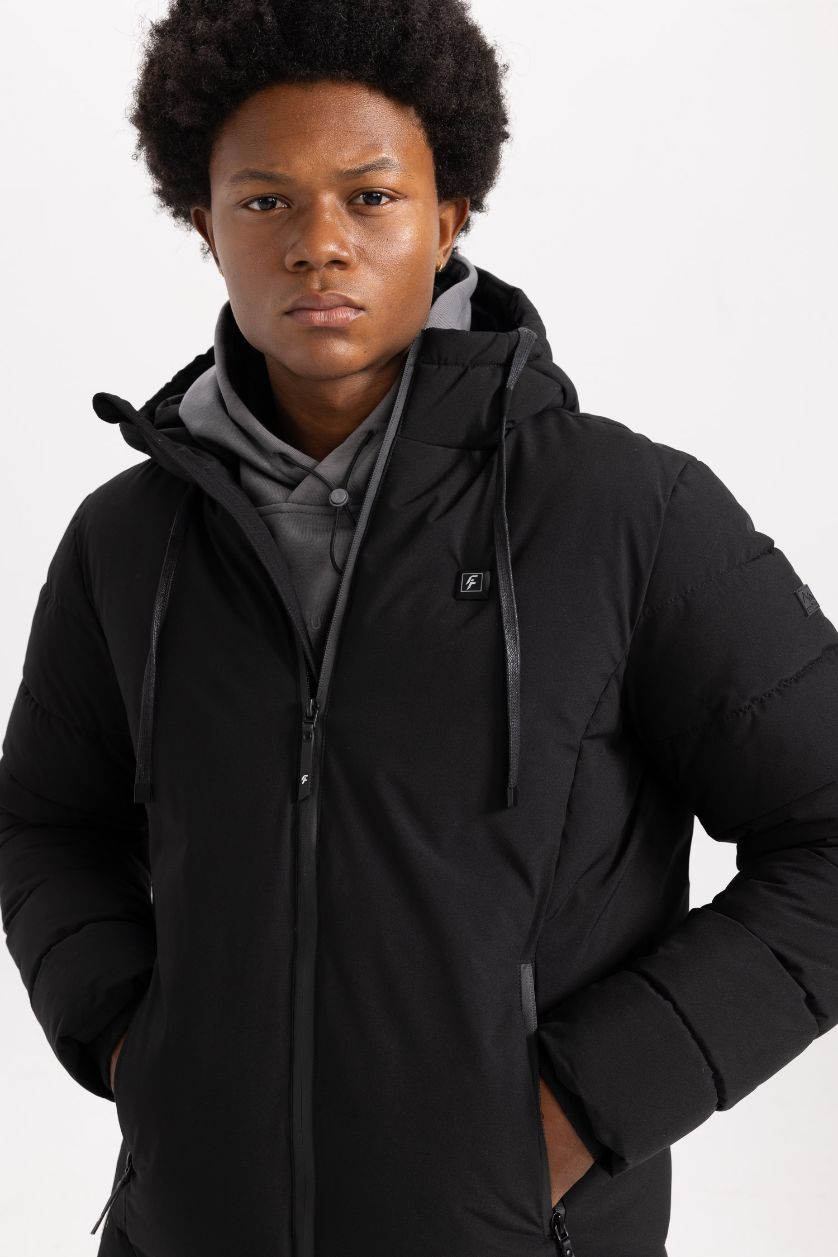 Erkek Siyah DeFactoFit Su İtici Slim Fit Kapüşonlu Isıtıcılı Mont