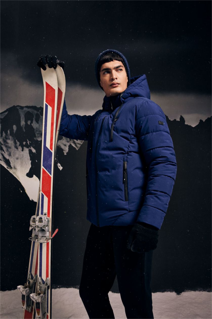 MAN Indigo DeFactoFit Water Repellent Slim Fit Hooded Heated Jacket