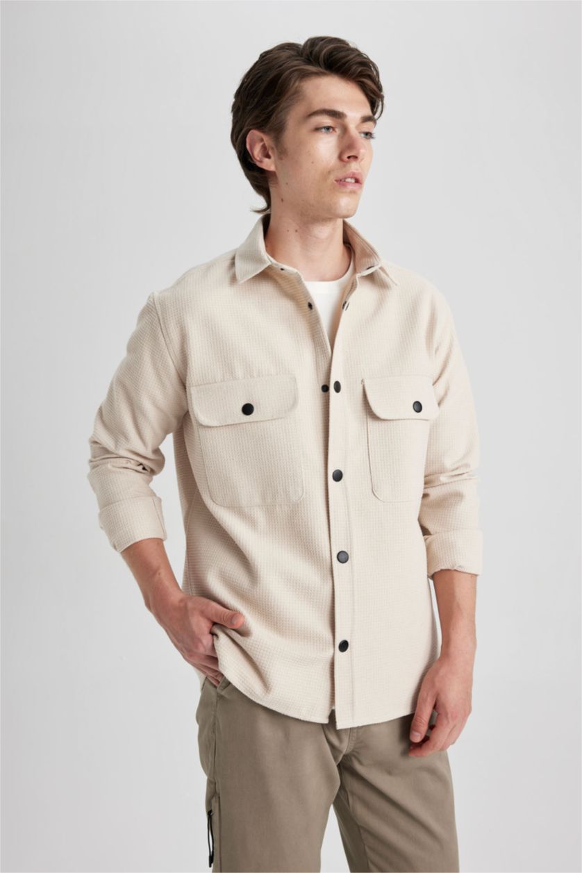 رجال اللون الرملي قميص تريكو كم طويل قصة مريحة