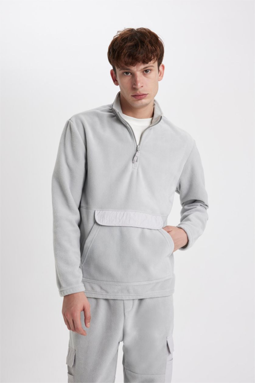 رجال رمادي فاتح سويت شيرت قصة عادية بياخة عالية بجيب