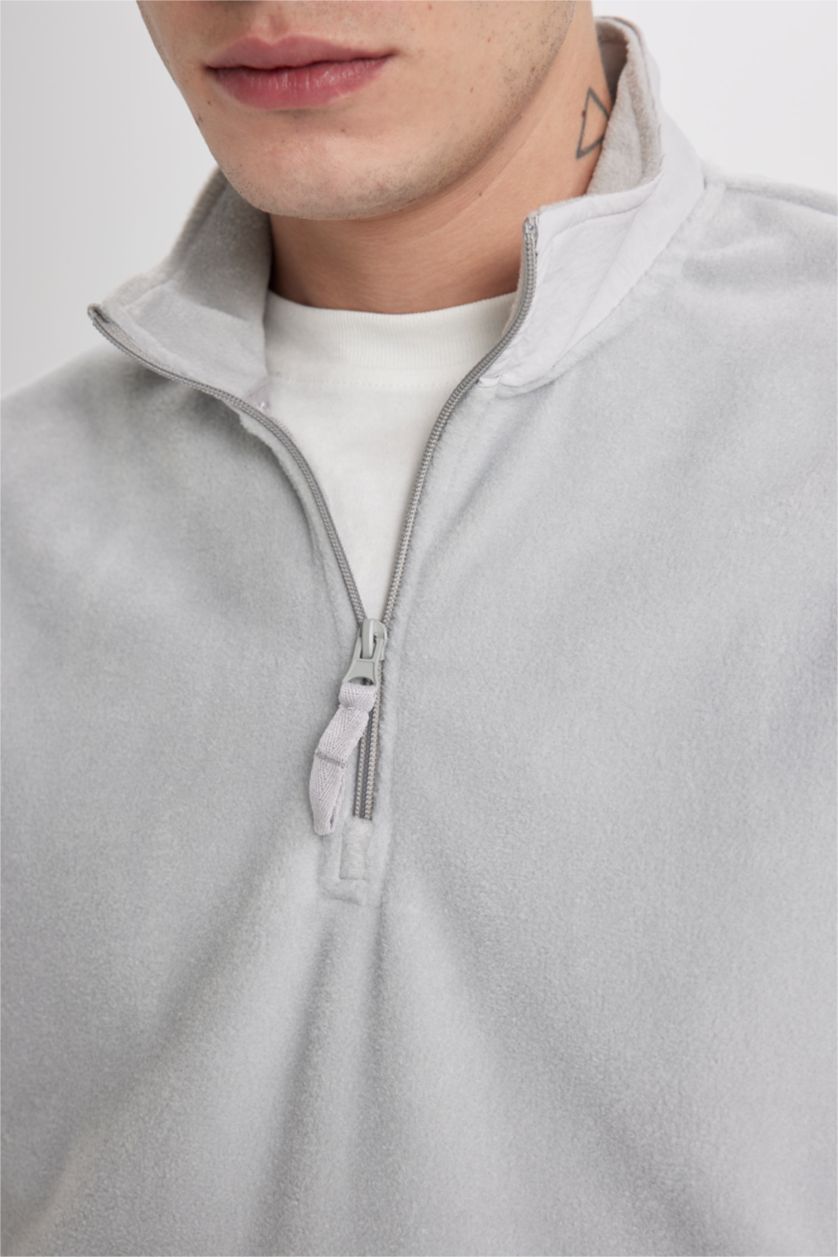 رجال رمادي فاتح سويت شيرت قصة عادية بياخة عالية بجيب