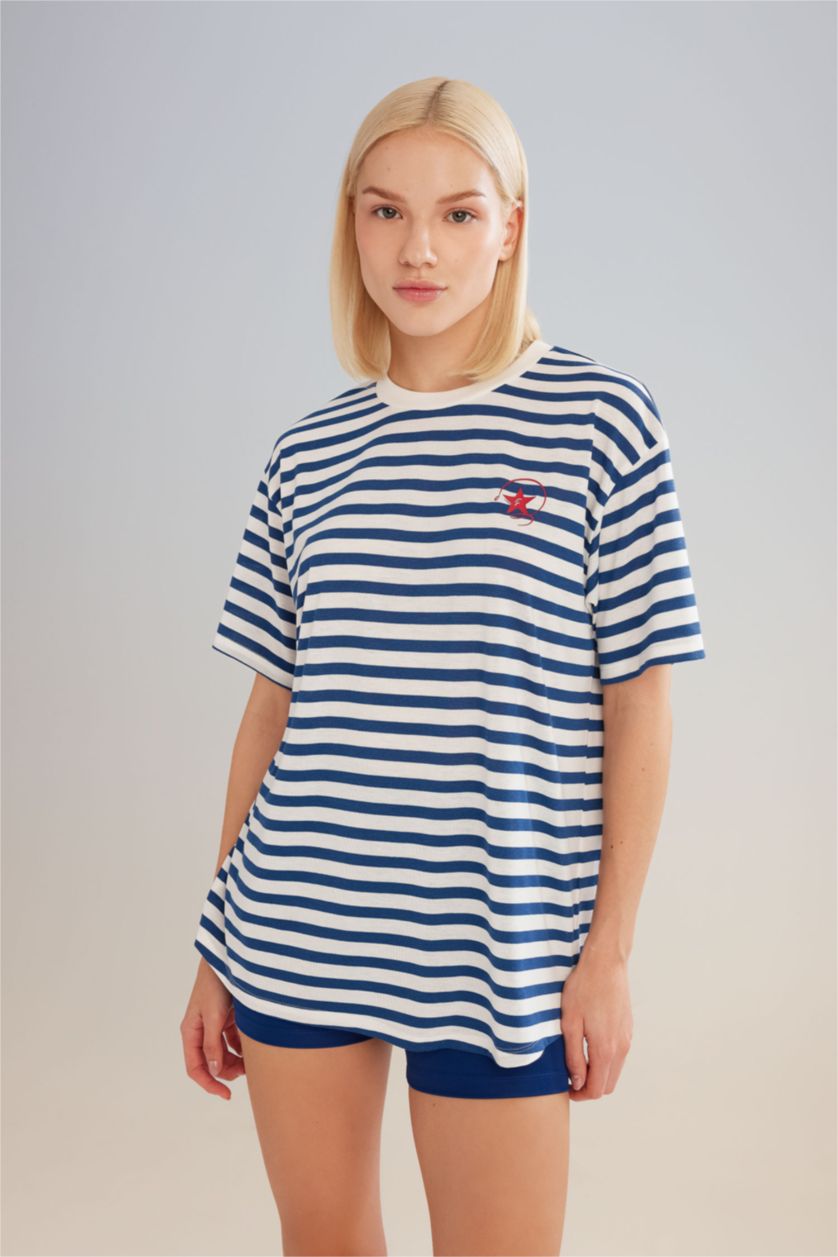 Woman NAVY DeFactoFit Oversize Fit Crew Neck Printed T-Shirt