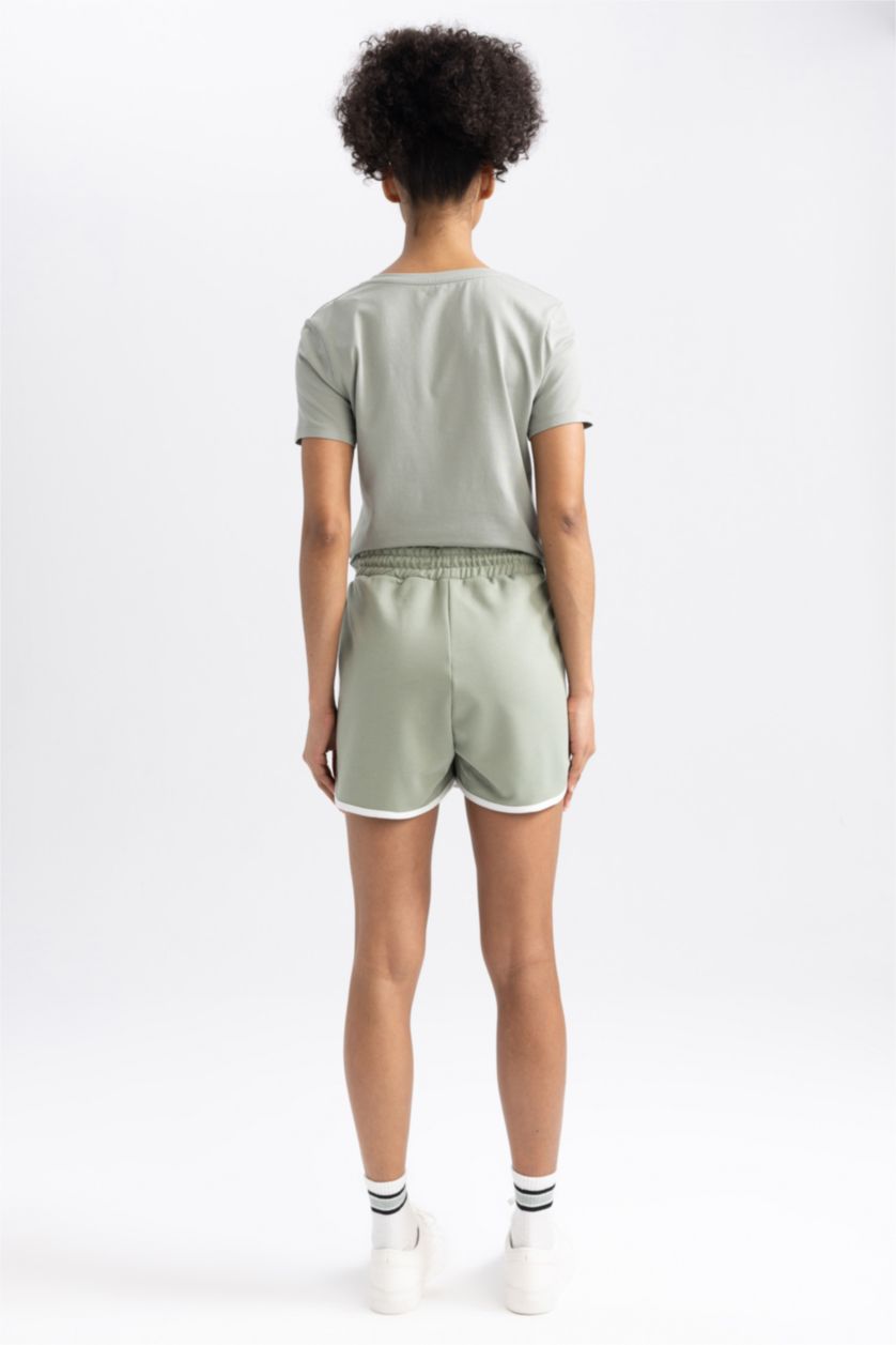 حريمي نعناع شورت رياضي بقصة عادية بجيوب