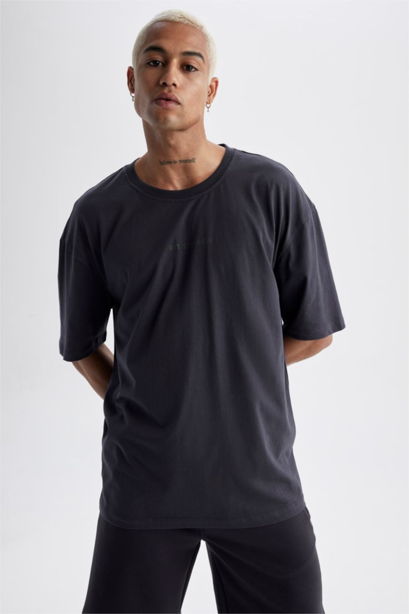 Erkek Antrasit DeFactoFit Oversize Fit Bisiklet Yaka Sırt Baskılı Kısa Kollu Tişört