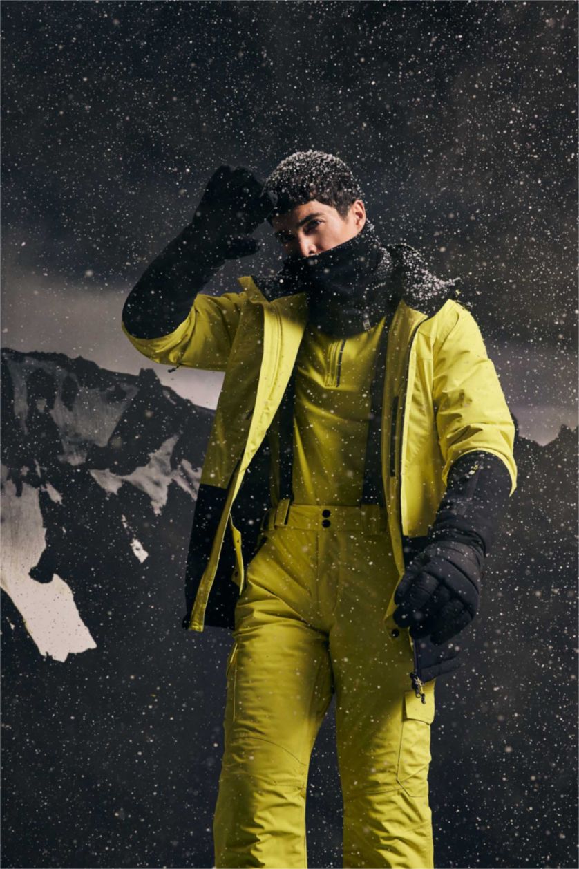 Erkek Sarı Kayak Montu Su İtici Rüzgar Geçirmez Kapüşonlu Fermuarlı Eldiven Detaylı Ultra Korumalı