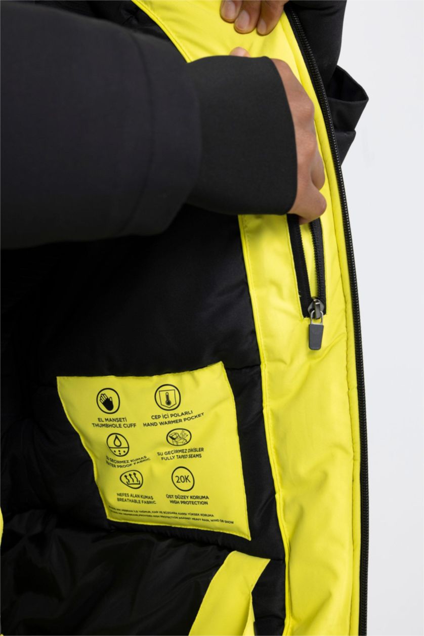 Erkek Sarı Kayak Montu Su İtici Rüzgar Geçirmez Kapüşonlu Fermuarlı Eldiven Detaylı Ultra Korumalı