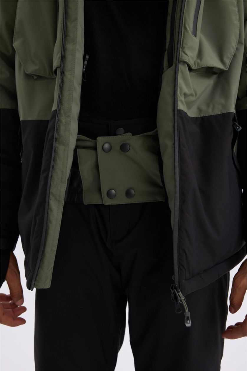Man Light Khaki Water Repellent Zipper