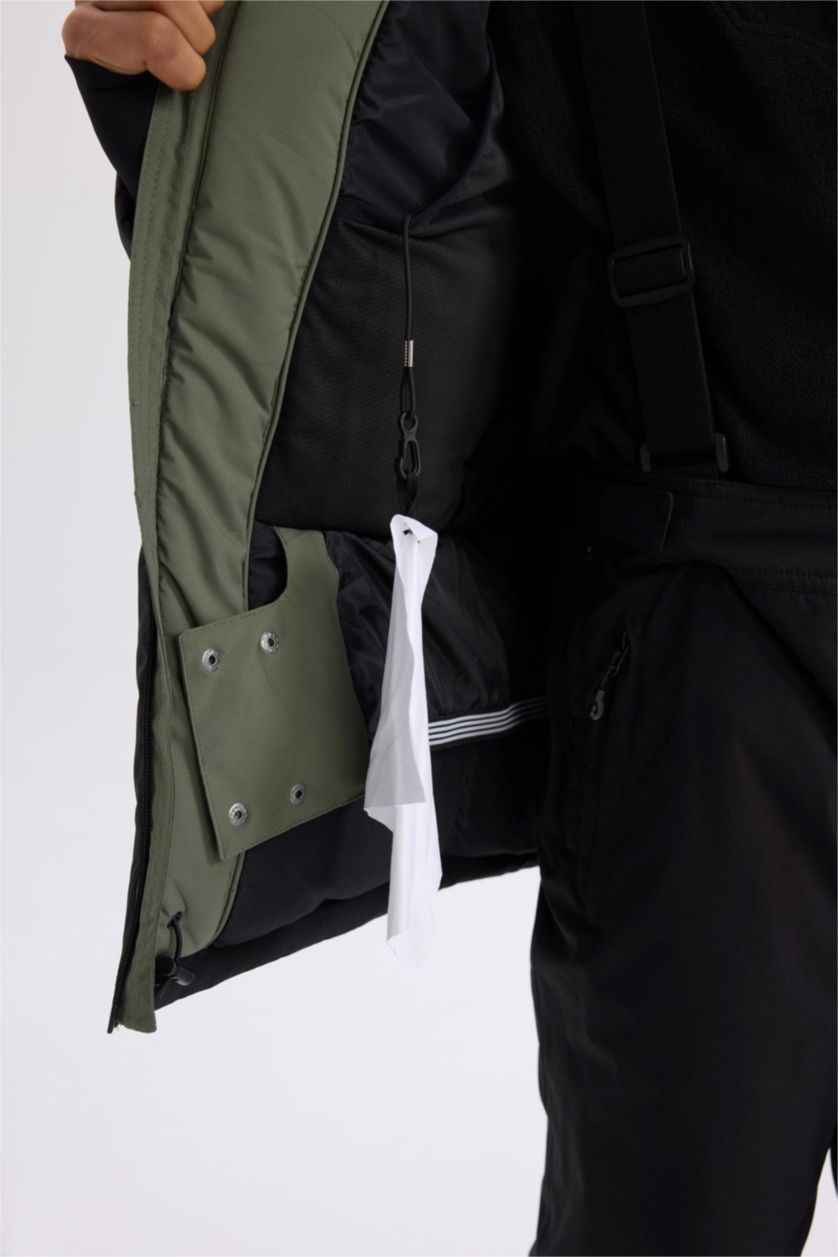Man Light Khaki Water Repellent Zipper