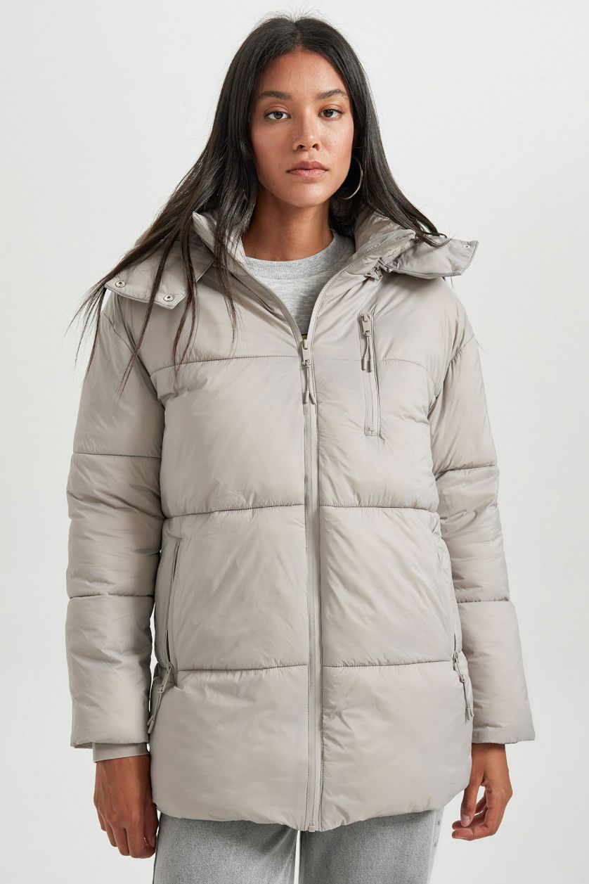 نساء بيج قمصلة نفخ قصة مريحة بغطاء للرأس مقاوم للماء