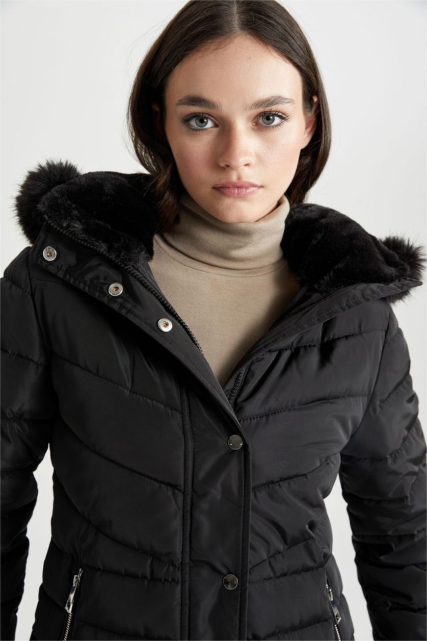 Kadın Siyah Su İtici Regular Kalıp Çıkarılabilir Suni Kürk Kapüşonlu Kapitoneli Şişme Mont
