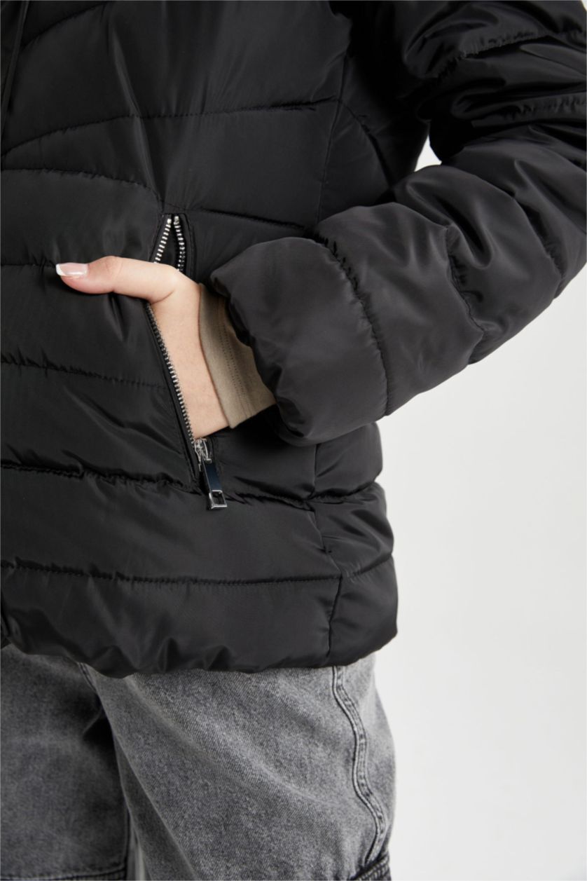 Kadın Siyah Su İtici Regular Kalıp Çıkarılabilir Suni Kürk Kapüşonlu Kapitoneli Şişme Mont