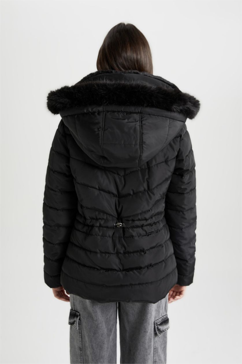 Kadın Siyah Su İtici Regular Kalıp Çıkarılabilir Suni Kürk Kapüşonlu Kapitoneli Şişme Mont