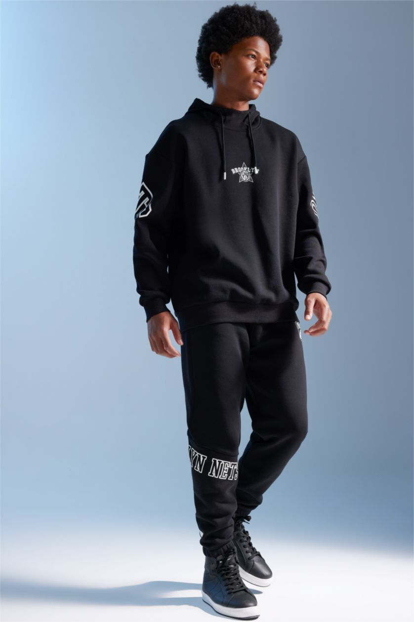 MAN Black Standard Fit Brooklyn Nets Licensed Thick Sweatshirt Fabric Jogger