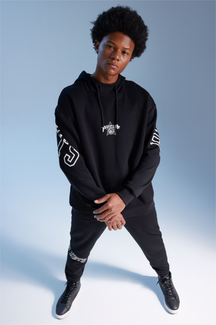 MAN Black Standard Fit Brooklyn Nets Licensed Thick Sweatshirt Fabric Jogger