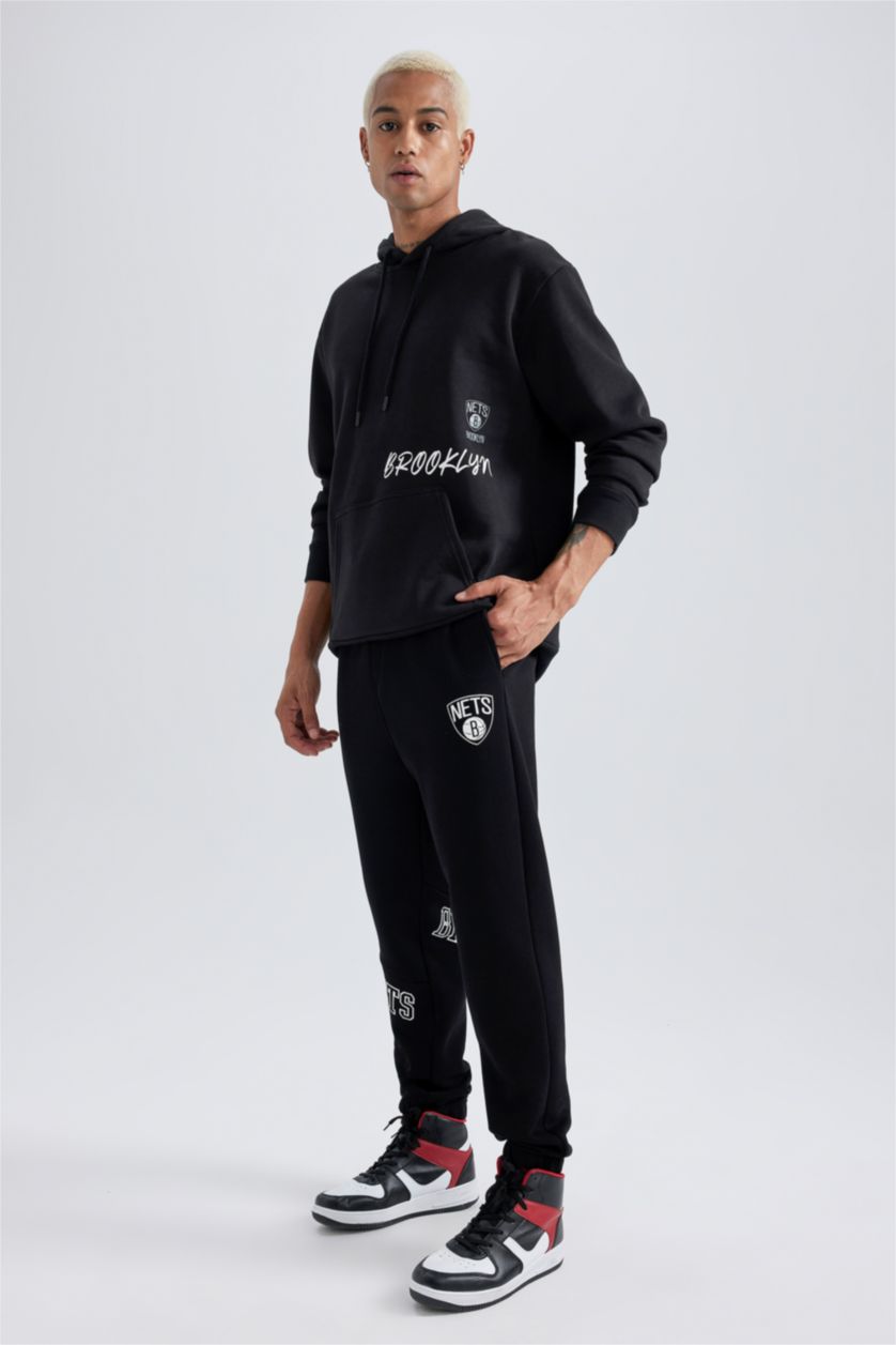 MAN Black Standard Fit Brooklyn Nets Licensed Thick Sweatshirt Fabric Jogger