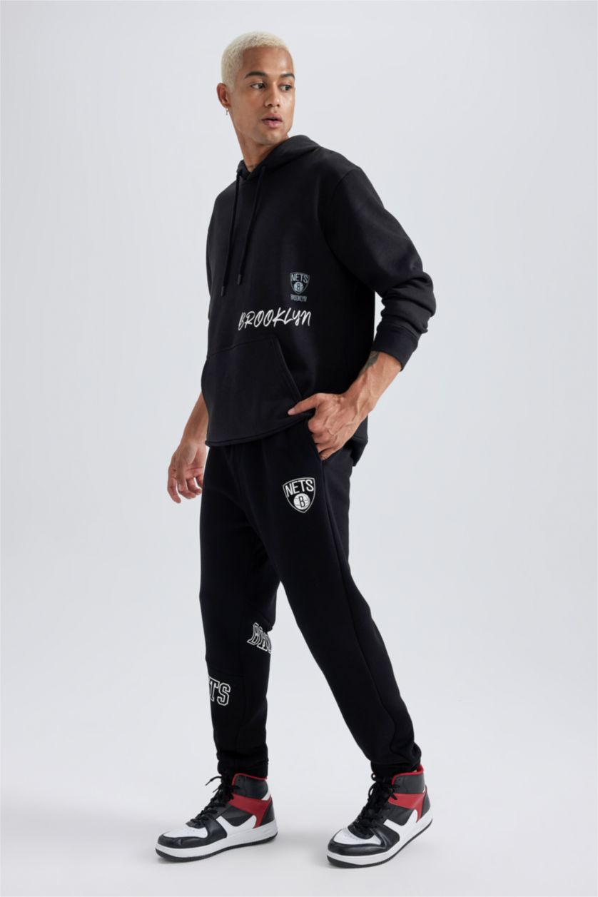 MAN Black Standard Fit Brooklyn Nets Licensed Thick Sweatshirt Fabric Jogger