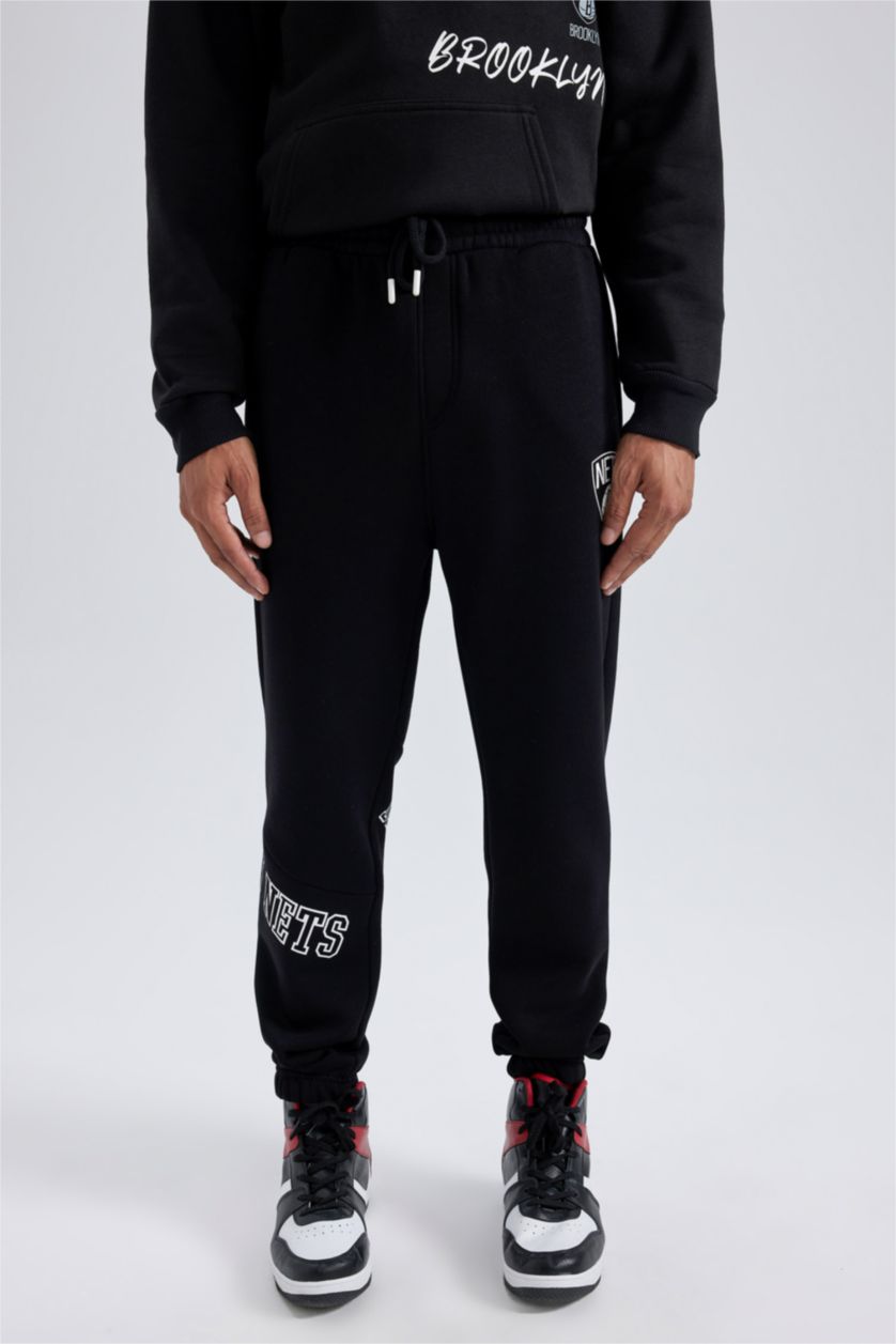 MAN Black Standard Fit Brooklyn Nets Licensed Thick Sweatshirt Fabric Jogger
