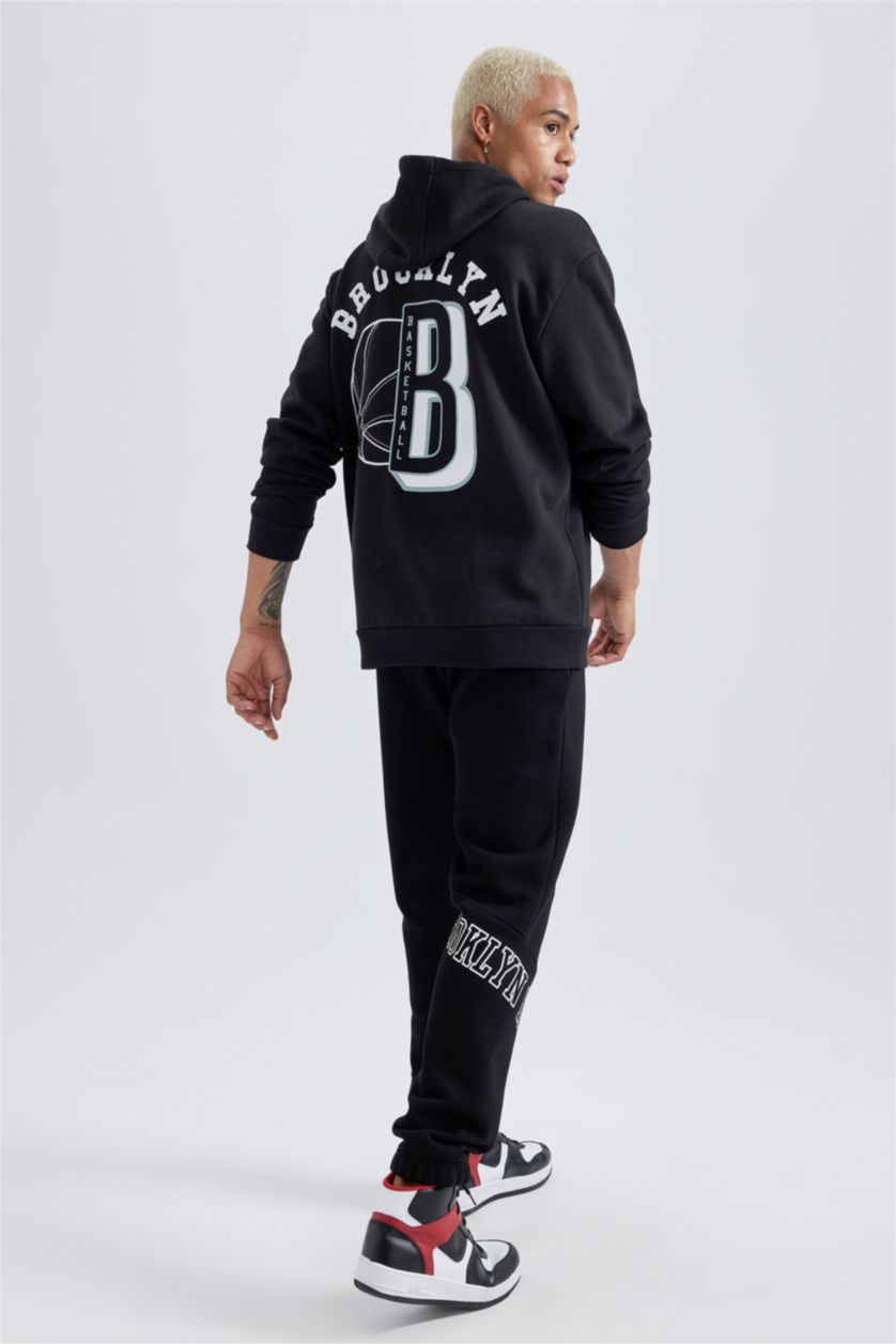 MAN Black Standard Fit Brooklyn Nets Licensed Thick Sweatshirt Fabric Jogger