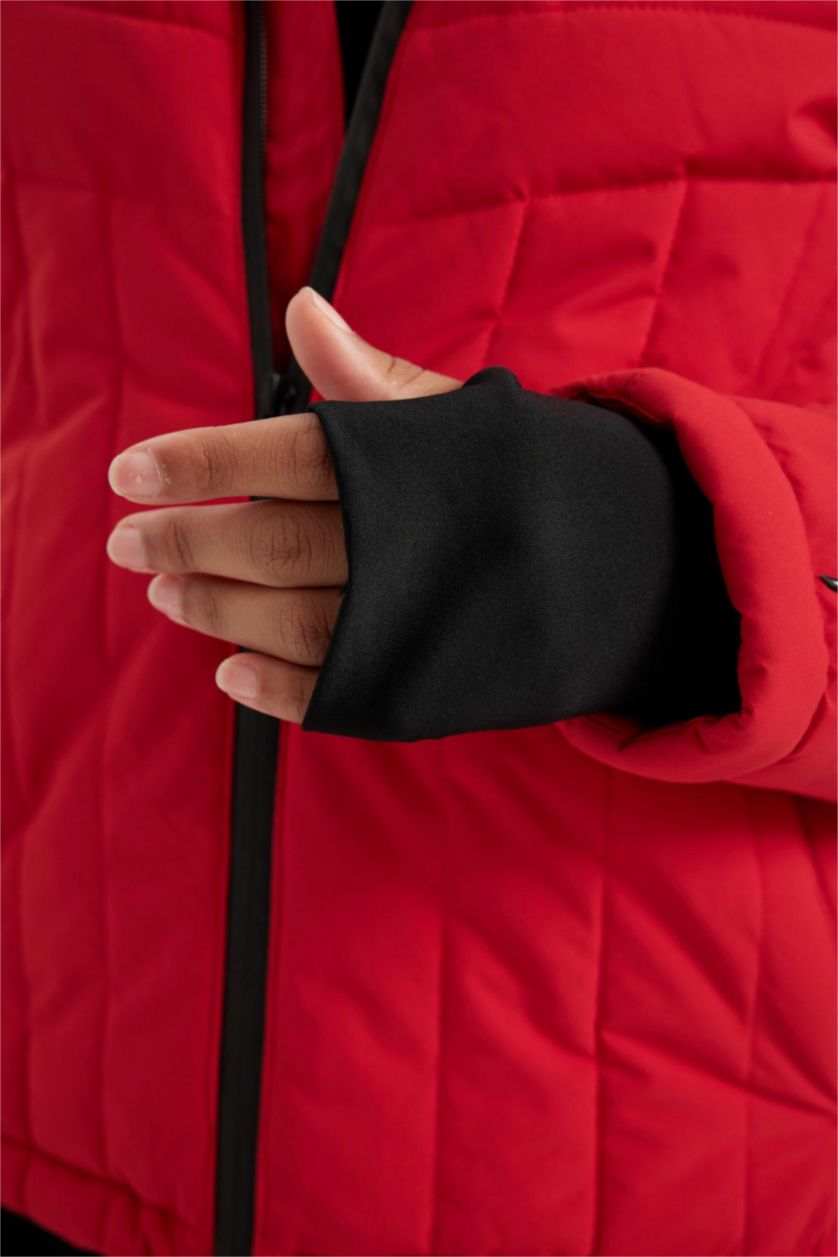 Kadın Kırmızı Kayak Montu Su İtici Rüzgar Geçirmez Slim Fit Dar Kesim Kapüşonlu Fermuarlı Cepli Ultra Korumalı