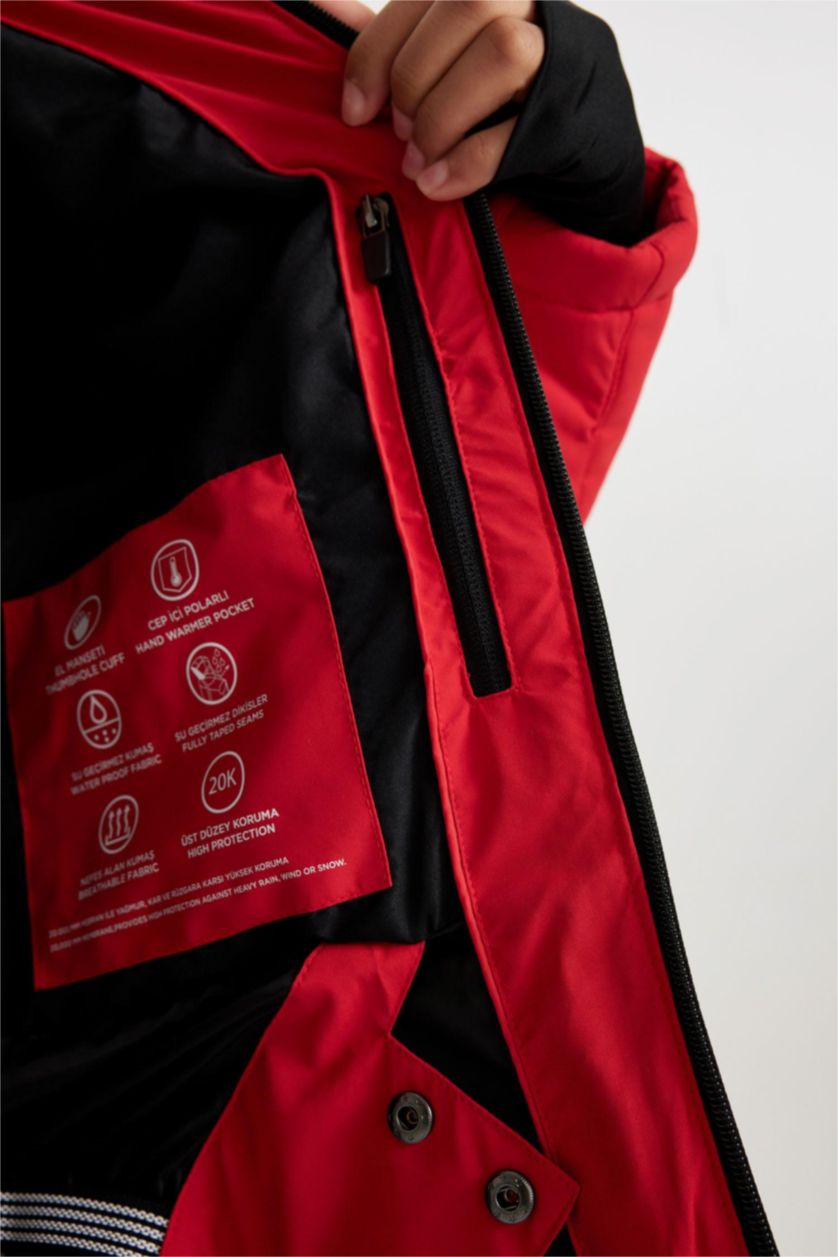 Kadın Kırmızı Kayak Montu Su İtici Rüzgar Geçirmez Slim Fit Dar Kesim Kapüşonlu Fermuarlı Cepli Ultra Korumalı