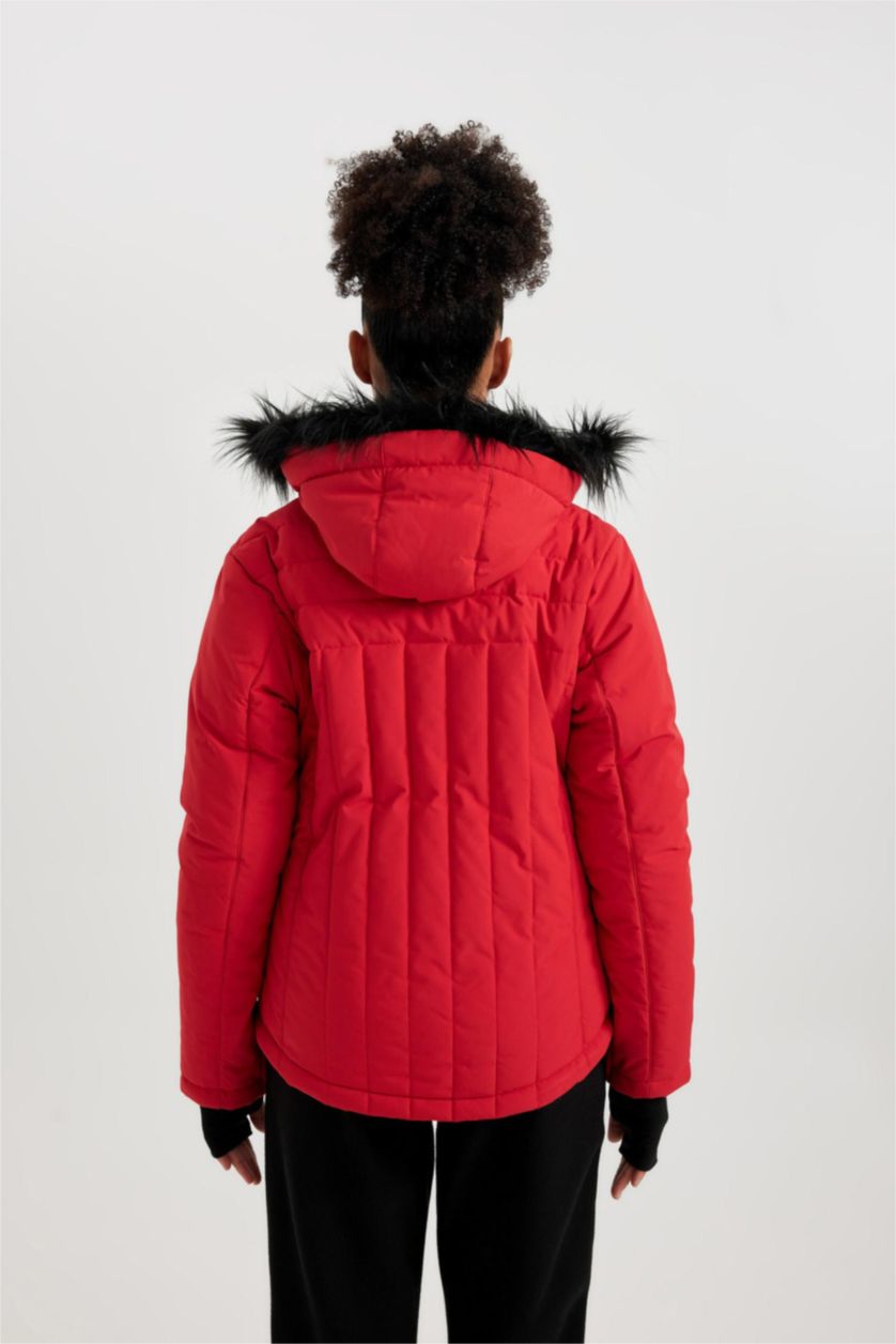 Kadın Kırmızı Kayak Montu Su İtici Rüzgar Geçirmez Slim Fit Dar Kesim Kapüşonlu Fermuarlı Cepli Ultra Korumalı
