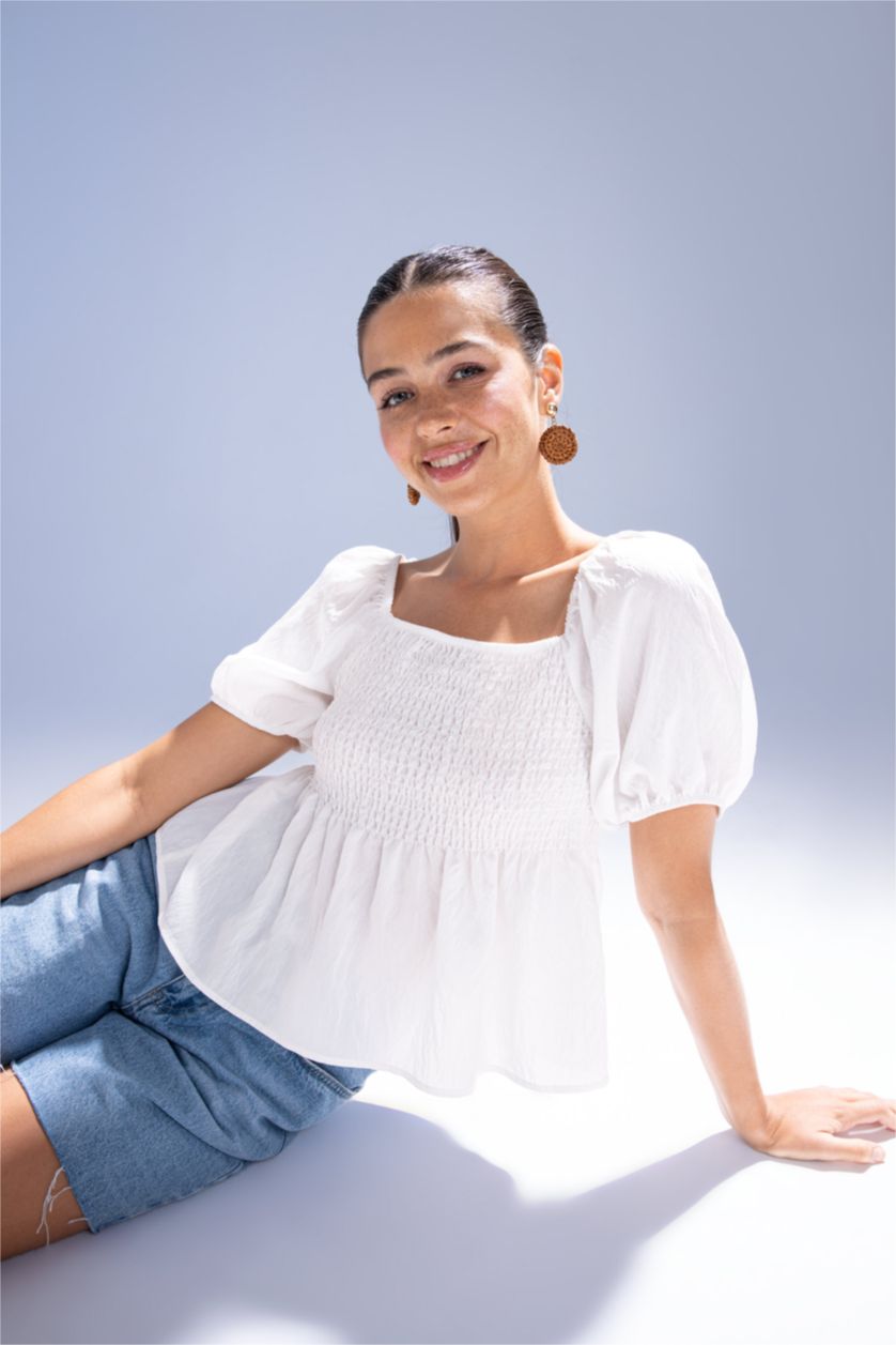 FEMME Blanc Blouse à manches courtes Coupe Slim Col Carré