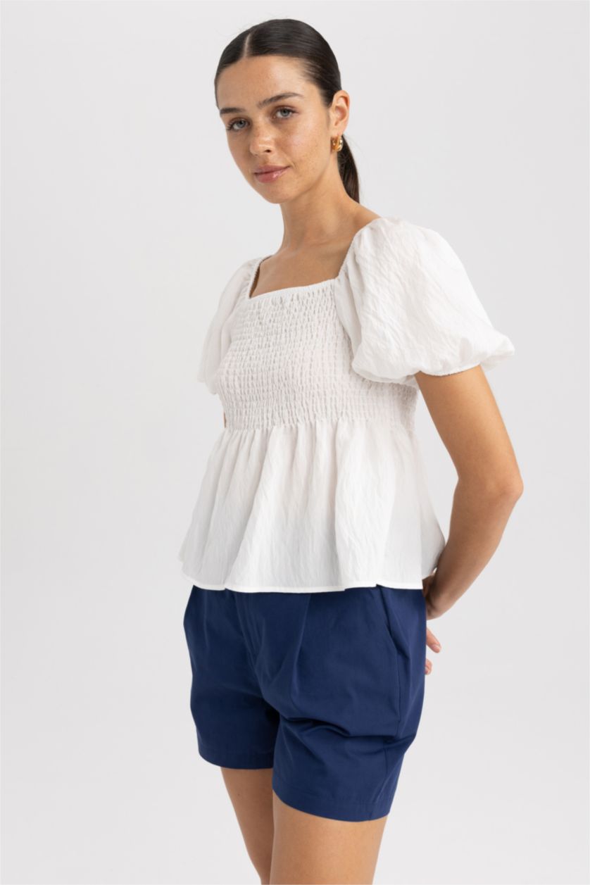 FEMME Blanc Blouse à manches courtes Coupe Slim Col Carré